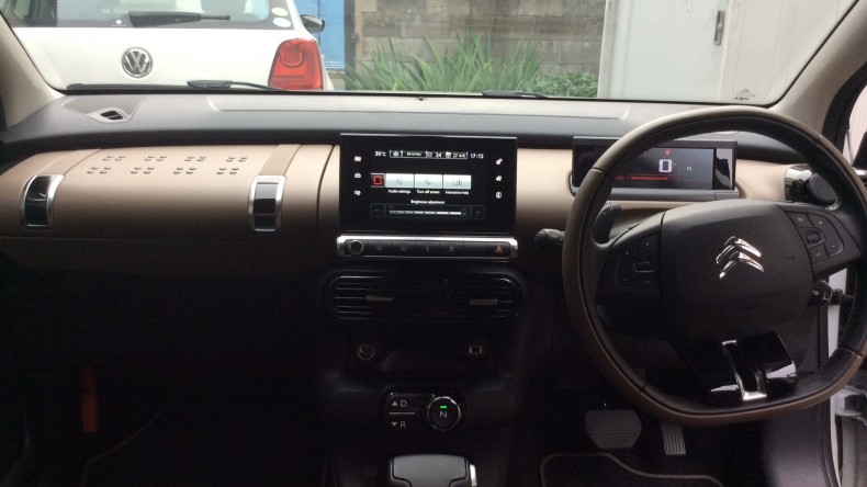 内装インパネ全体