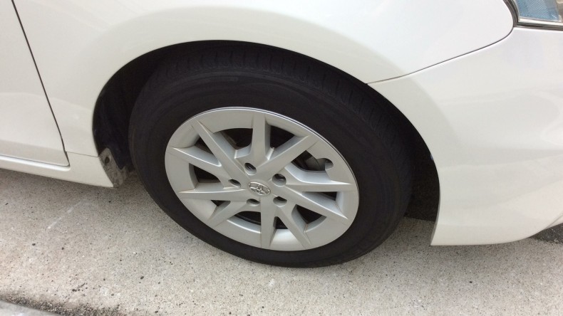 タイヤホイール前