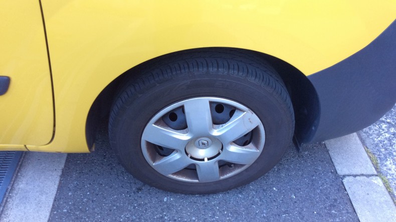 タイヤホイール前