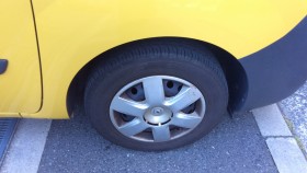 タイヤホイール前