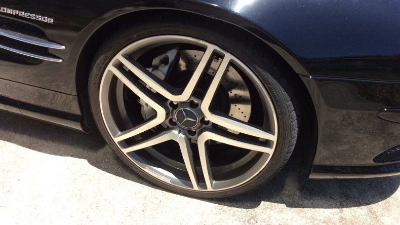 タイヤホイール前