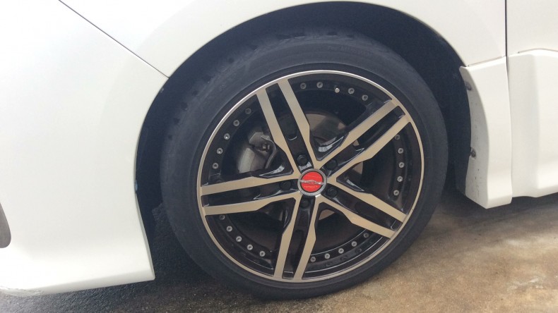 タイヤホイール前