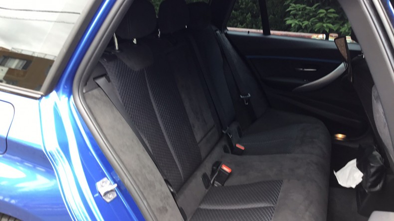 内装後方シート