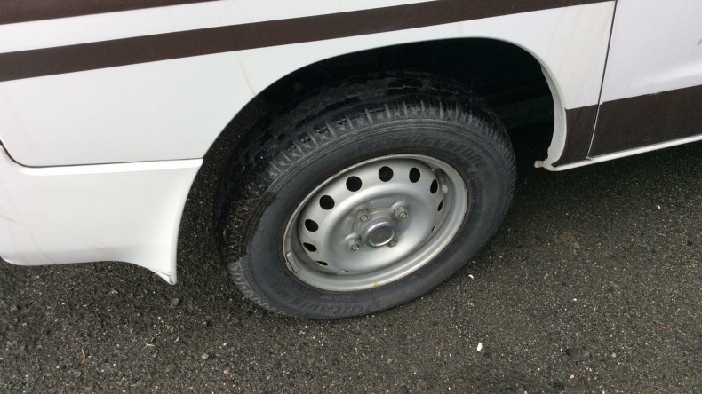 タイヤホイール前