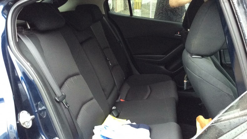 内装後方シート