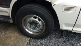 タイヤホイール前