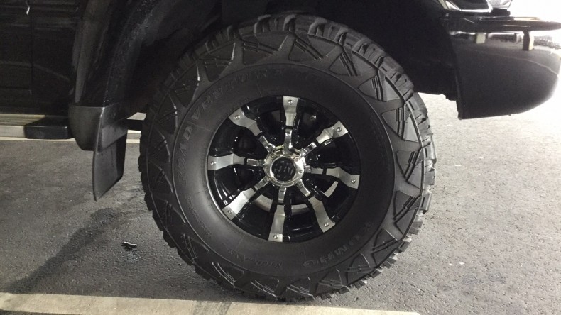 タイヤホイール前