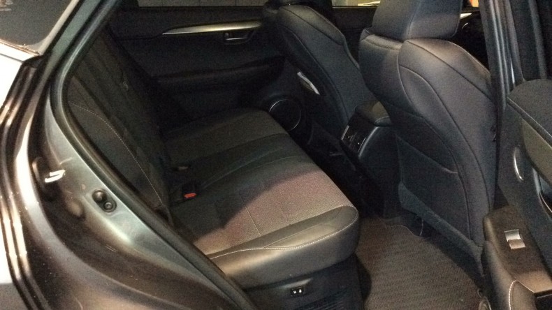 内装後方シート