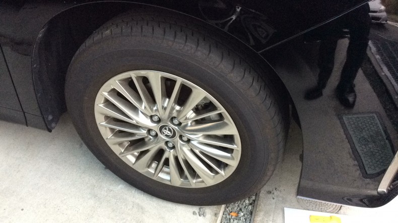 タイヤホイール前