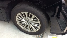 タイヤホイール前