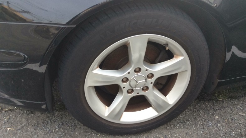 タイヤホイール前