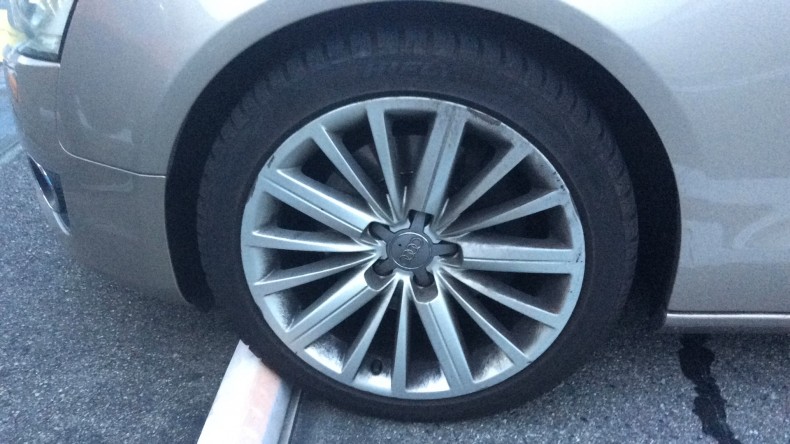 タイヤホイール前