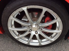 タイヤホイール前