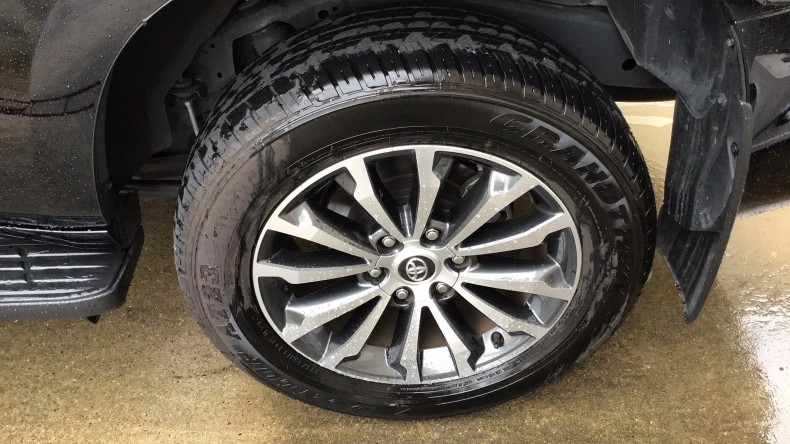 タイヤホイール前