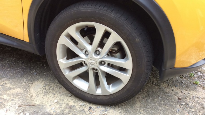 タイヤホイール前