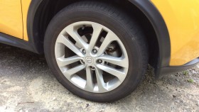 タイヤホイール前