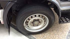 タイヤホイール前