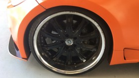 タイヤホイール前