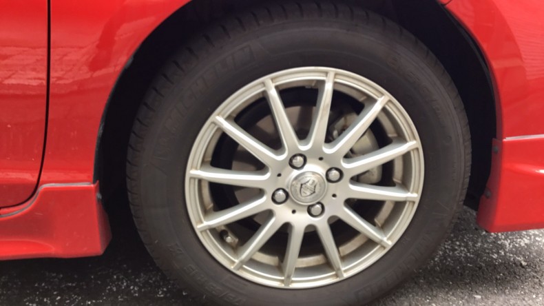 タイヤホイール前