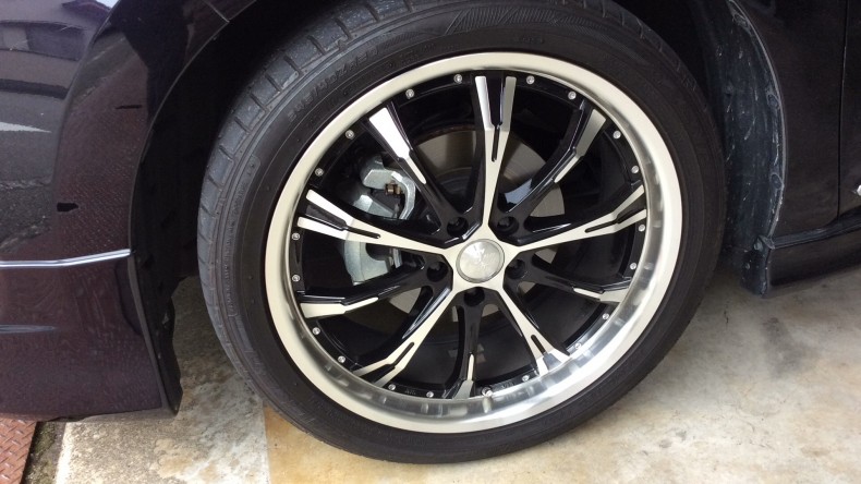 タイヤホイール前