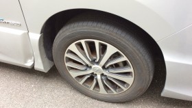 タイヤホイール前