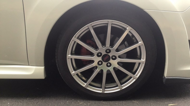 タイヤホイール前