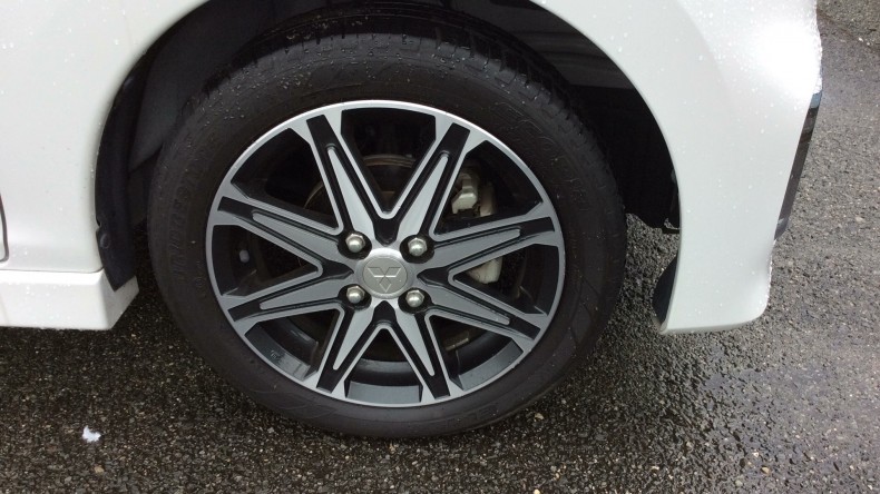 タイヤホイール前