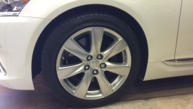 タイヤホイール前