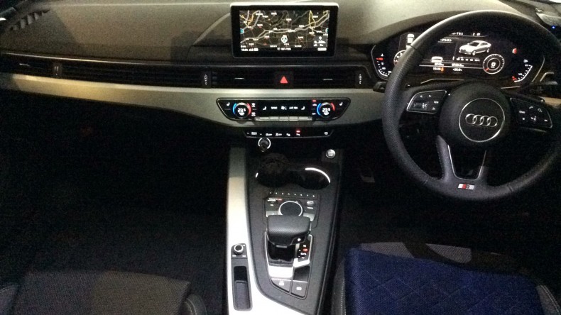 内装インパネ全体