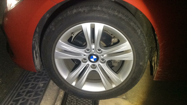 タイヤホイール前