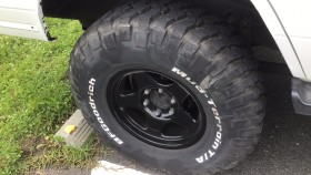 タイヤホイール前