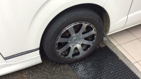 タイヤホイール前