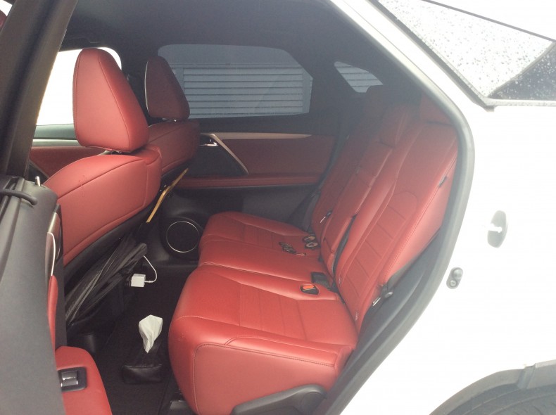 内装後方シート