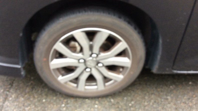 タイヤホイール前