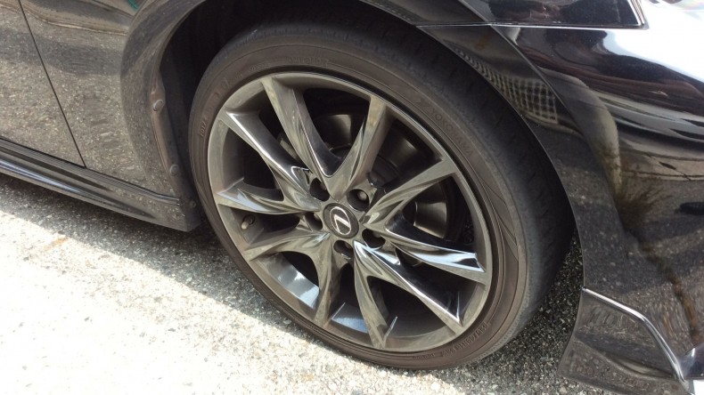 タイヤホイール前