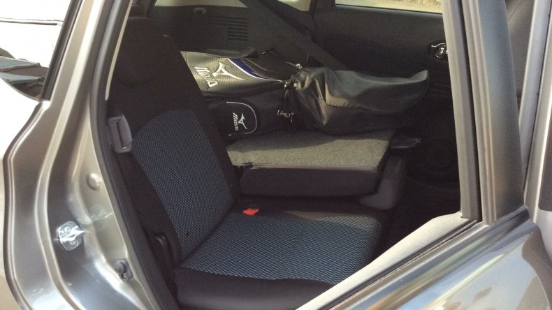 内装後方シート