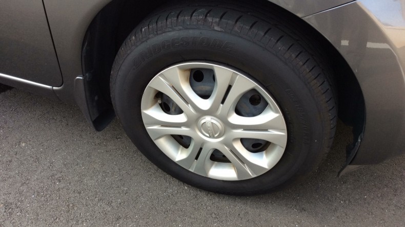 タイヤホイール前