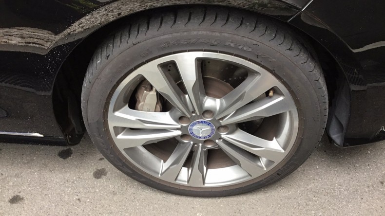 タイヤホイール前