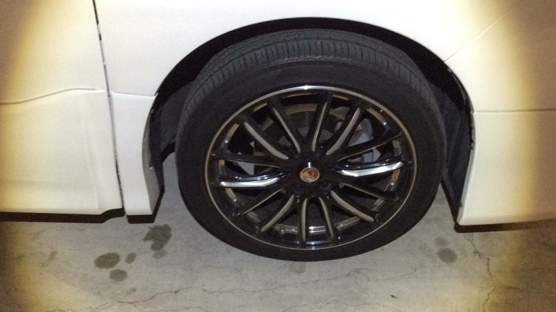 タイヤホイール前