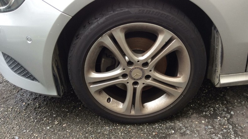 タイヤホイール前