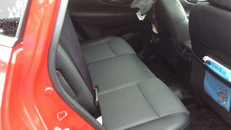 内装後方シート