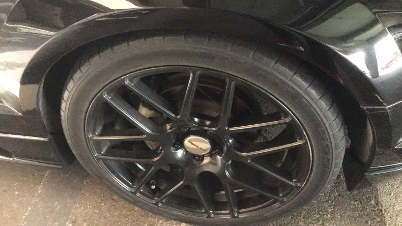 タイヤホイール前