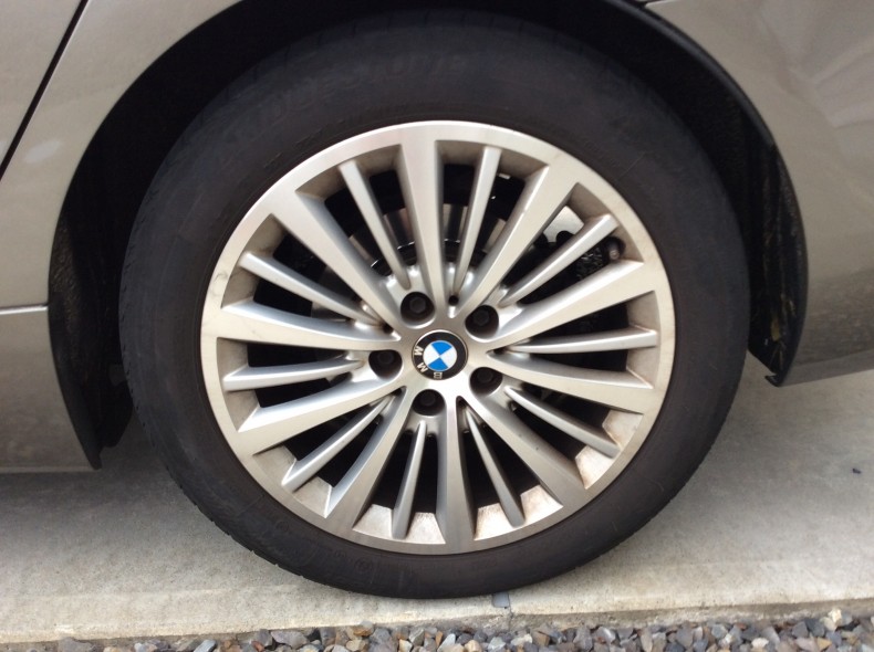 タイヤホイール前