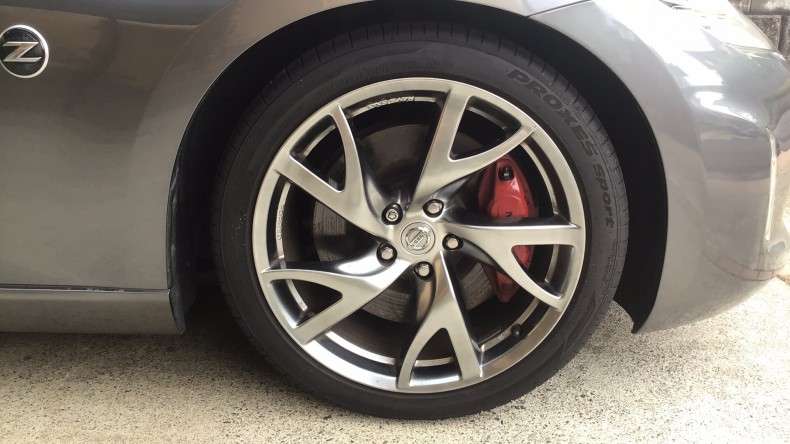 タイヤホイール前