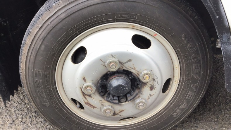 タイヤホイール前