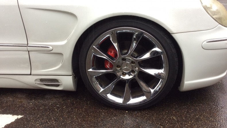 タイヤホイール前