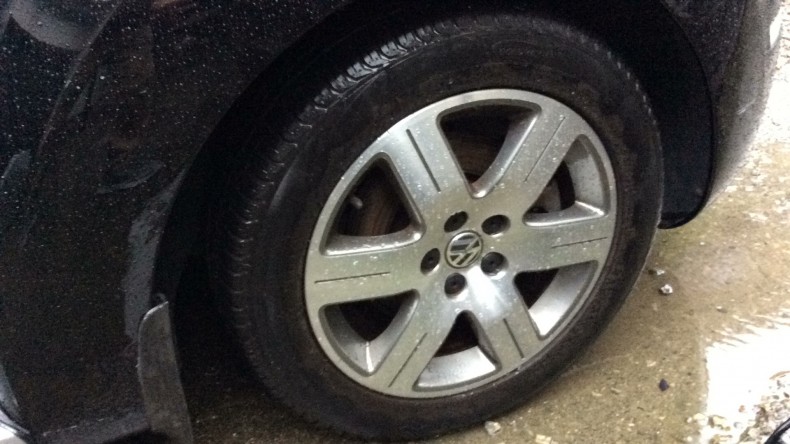 タイヤホイール前