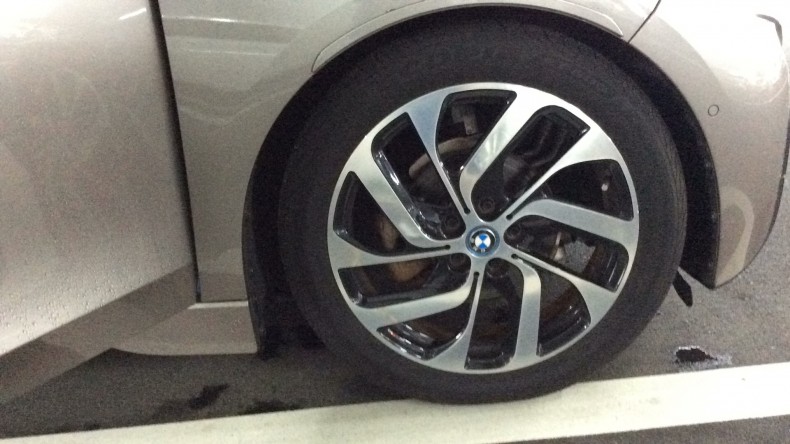 タイヤホイール前