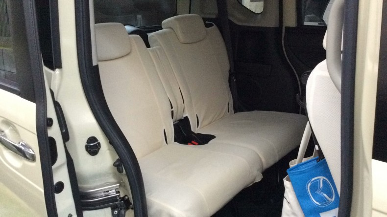 内装後方シート