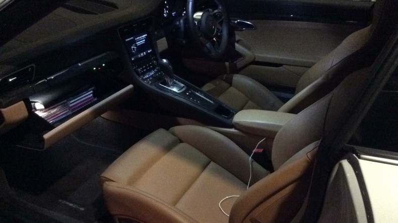 内装後方シート